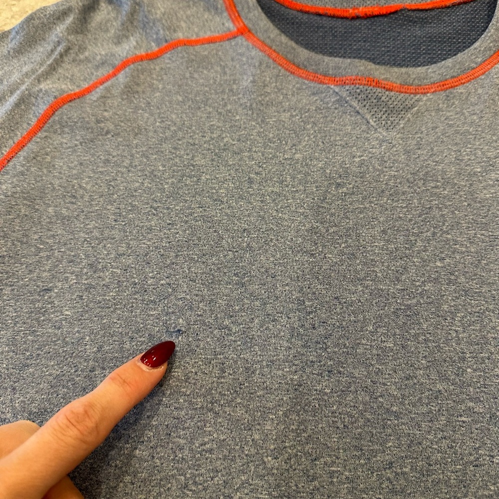 Lululemon Men Long Sleeve Shirt! Size XL! Like New Condition! Only worn once! - Picture 8 of 8